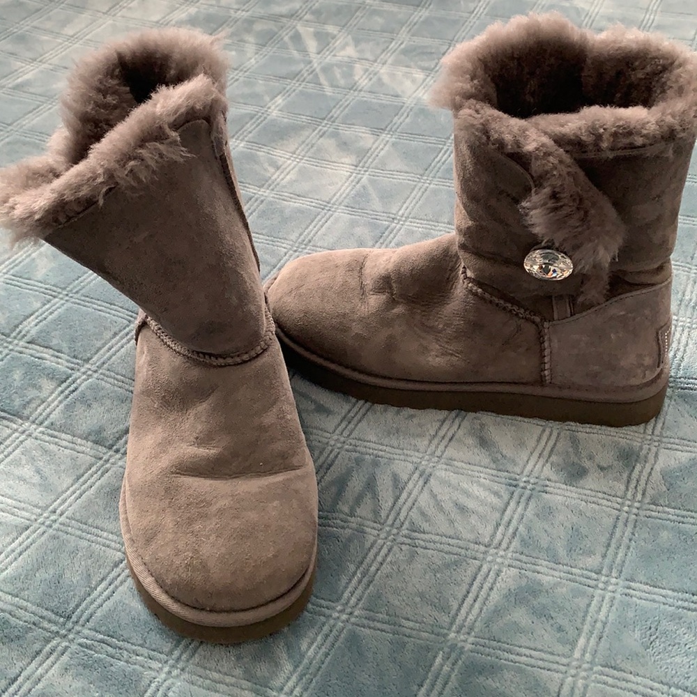 EUC, UGG Baily button gray boots. Size 8 women’s